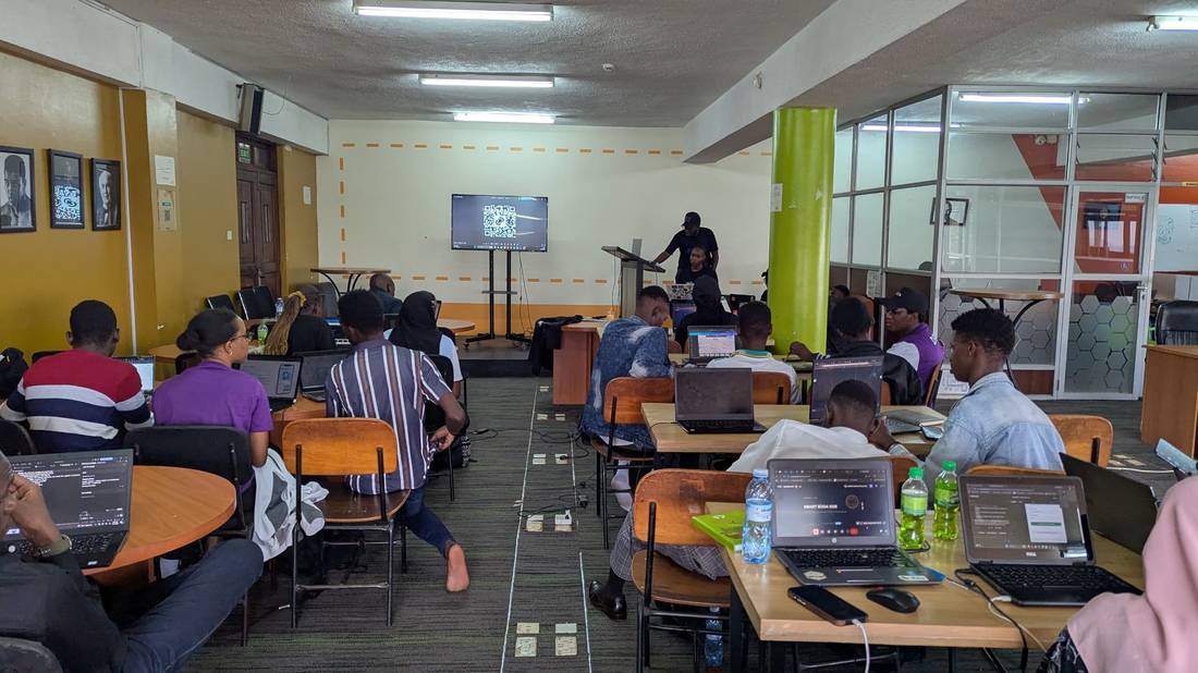 Participants working on laptops at the Hack 4 Bodas hackathon